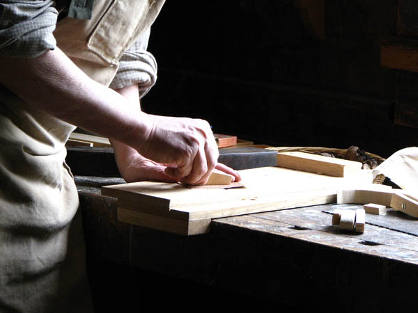 Nuestro equipo de profesionales cuenta  con muchos años de contrastada <strong>experiencia</strong> en el sector de la <strong>carpintería de madera en Atzeneta del Maestrat</strong>.